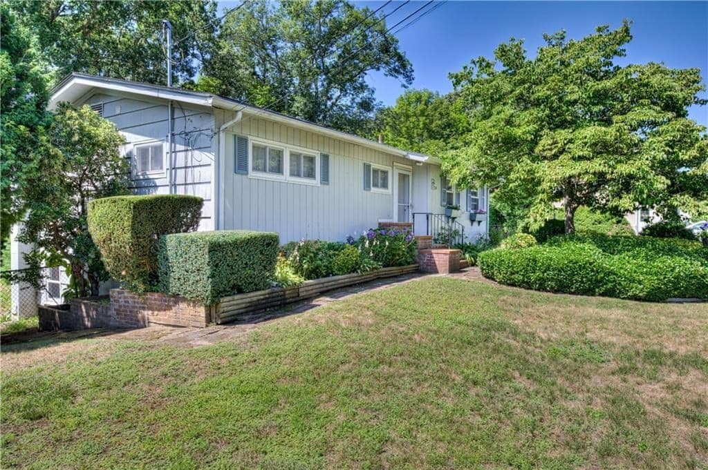 16 Superior St, Warwick RI 02886