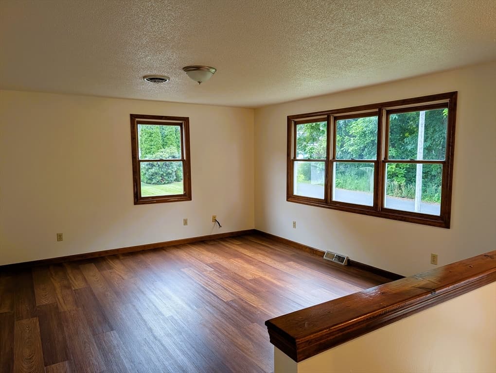22 Pine Needle Ln, Springfield MA 01118 photo 6