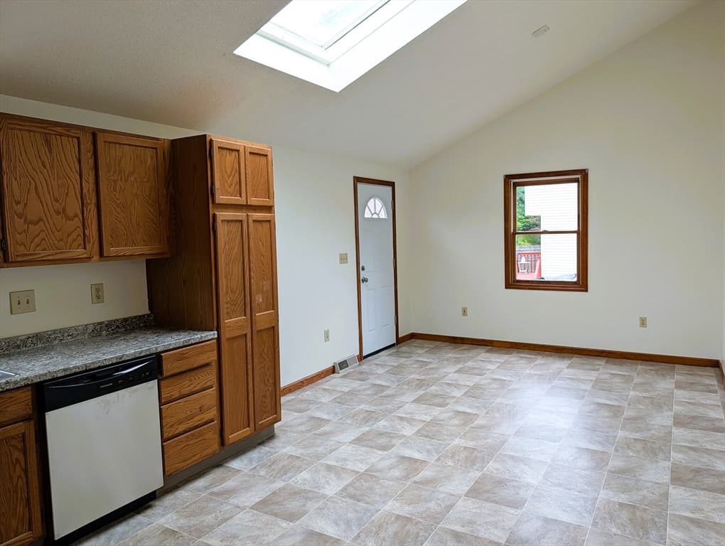 22 Pine Needle Ln, Springfield MA 01118 photo 7