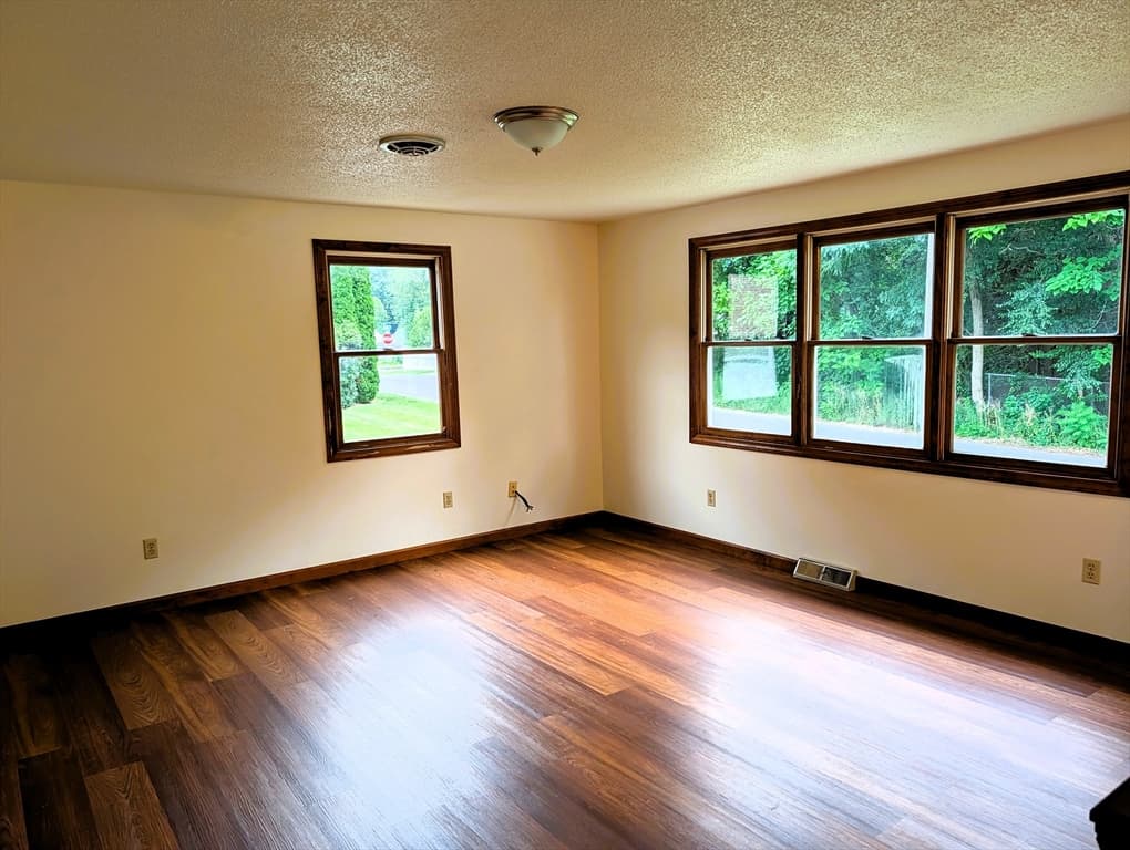 22 Pine Needle Ln, Springfield MA 01118 photo 3