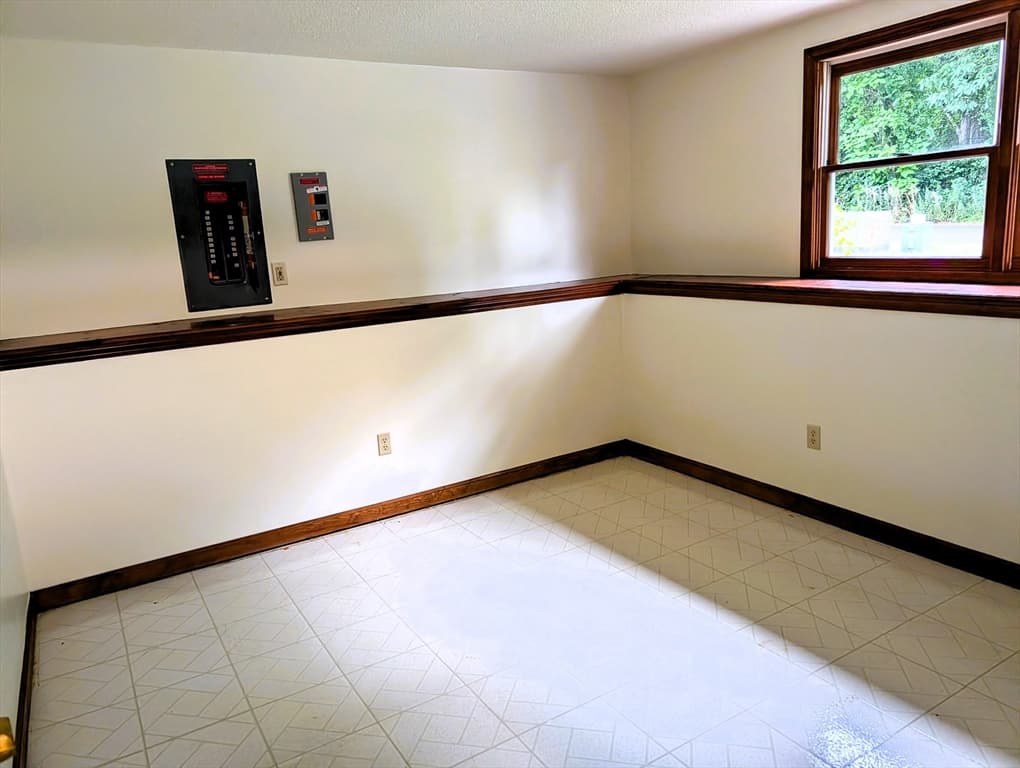 22 Pine Needle Ln, Springfield MA 01118 photo 18