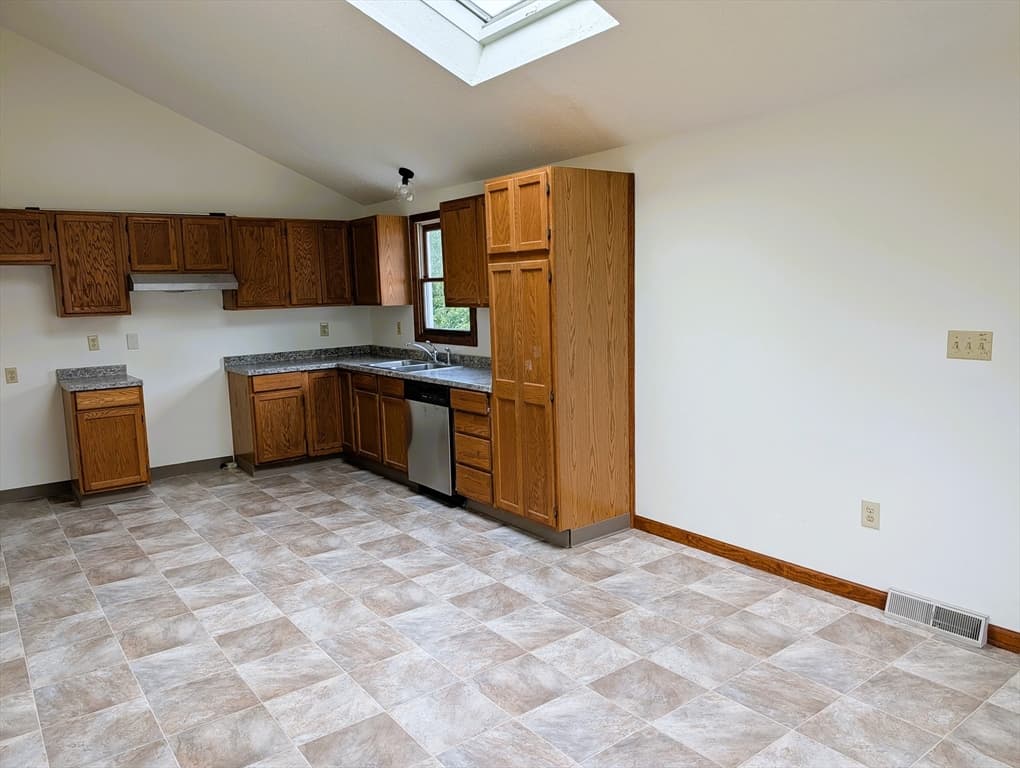 22 Pine Needle Ln, Springfield MA 01118 photo 8
