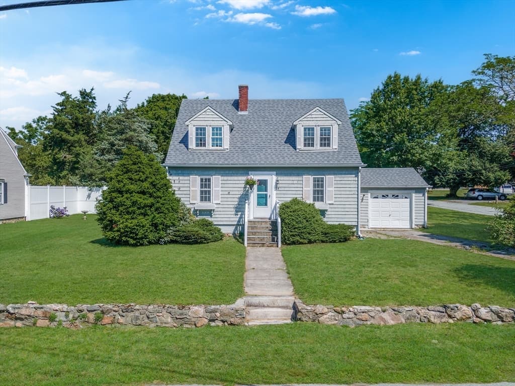 23 Hammond St, Mattapoisett MA 02739 photo 2