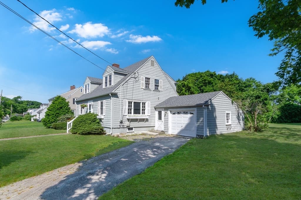 23 Hammond St, Mattapoisett MA 02739 photo 3