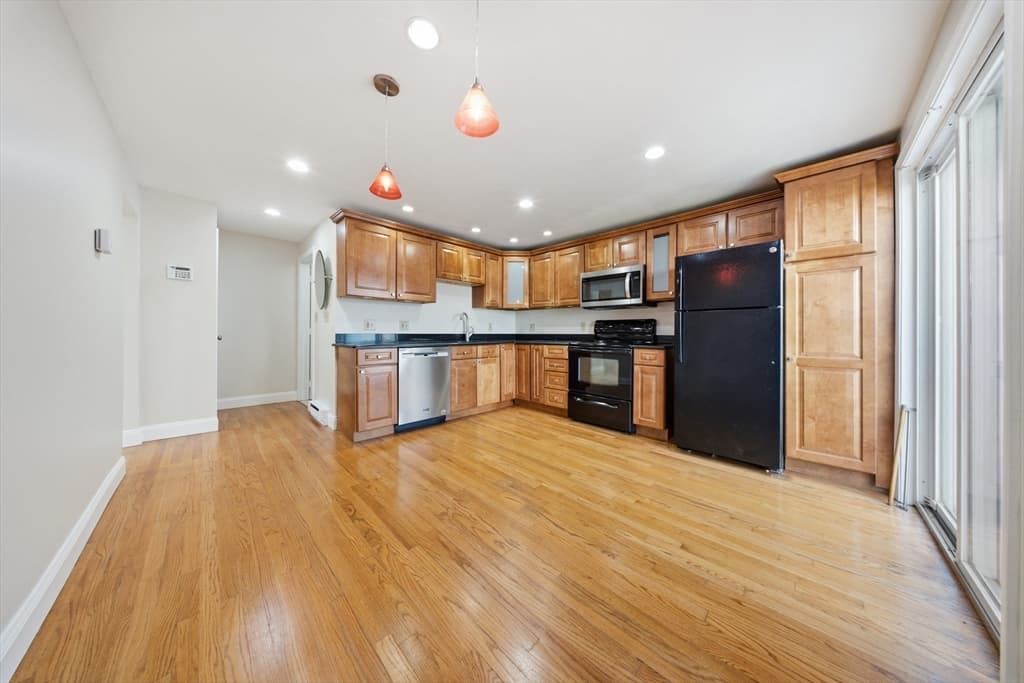 Condominium at 10 Erick Rd # 32, Mansfield MA 02048, Mansfield, photo 4 of 26