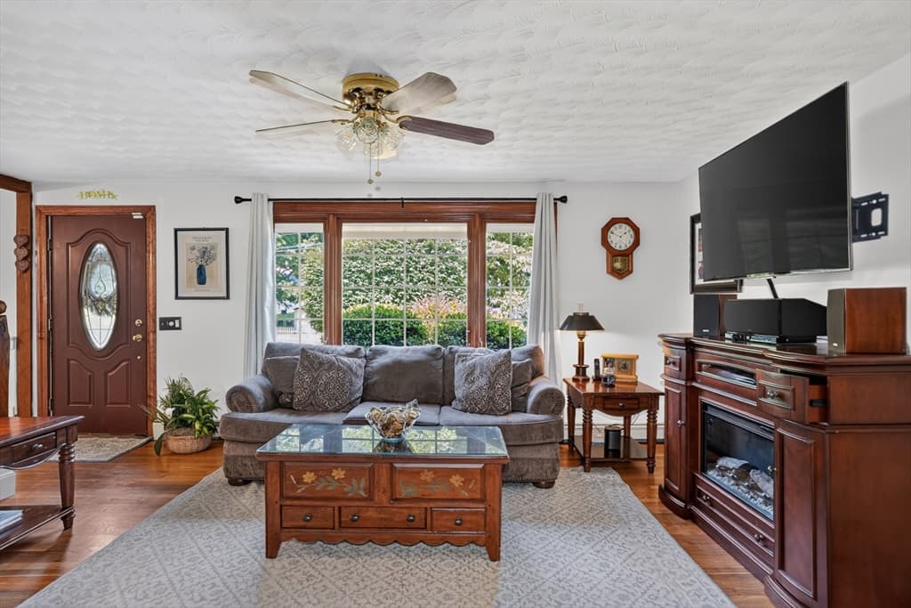 83 Crestwood Dr, Northborough MA 01532 photo 3