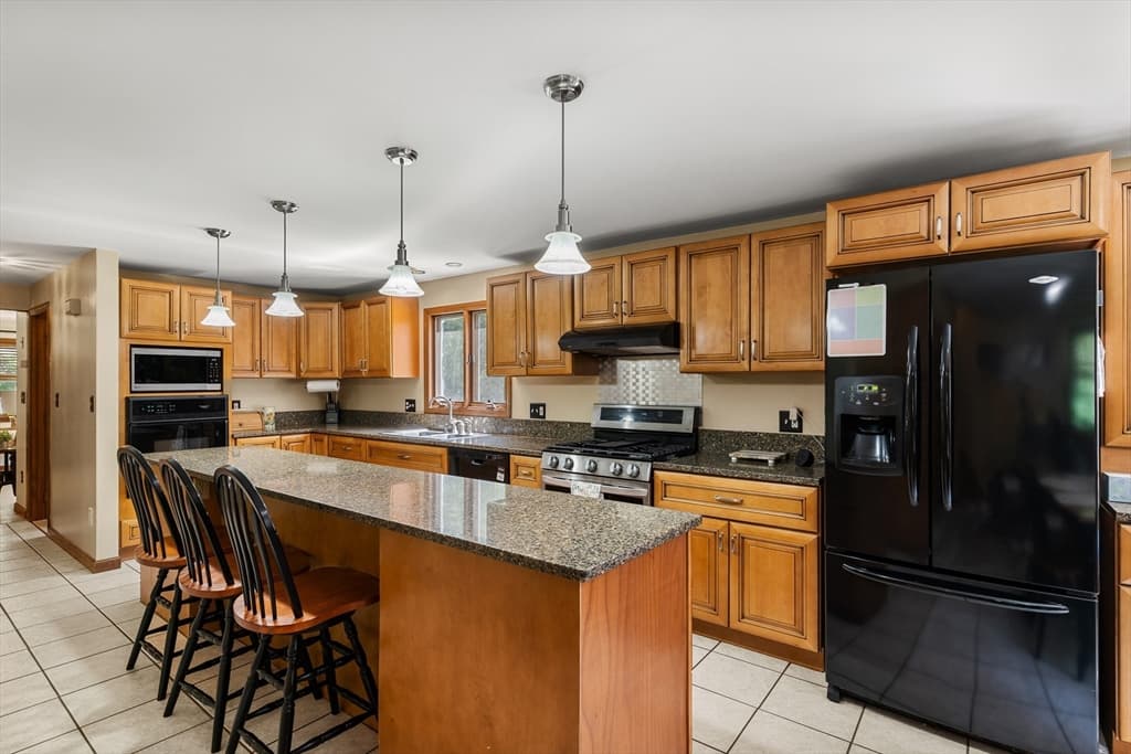 229 Tispaquin St, Middleboro MA 02346 photo 2