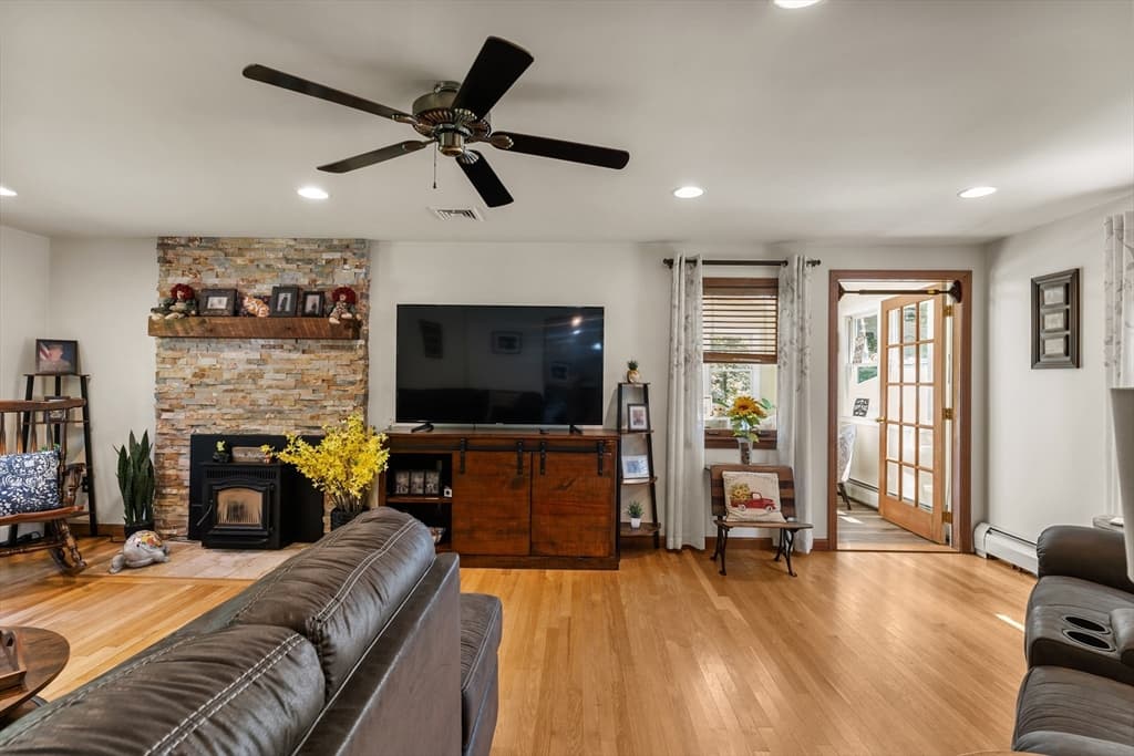 229 Tispaquin St, Middleboro MA 02346 photo 17