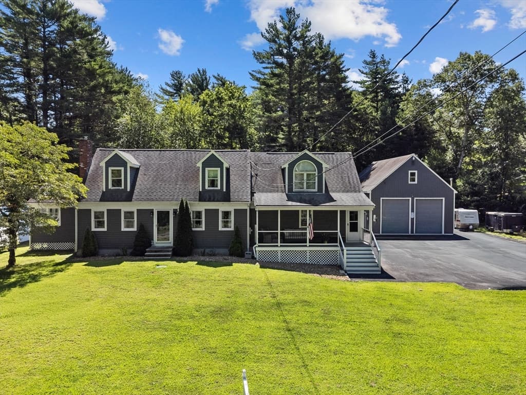 229 Tispaquin St, Middleboro MA 02346