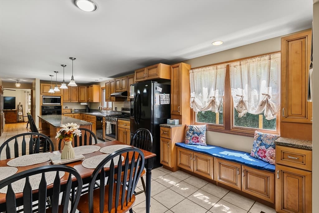 229 Tispaquin St, Middleboro MA 02346 photo 9