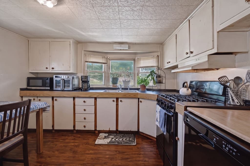124 Mayflower Avenue, Taunton MA 02780 photo 3
