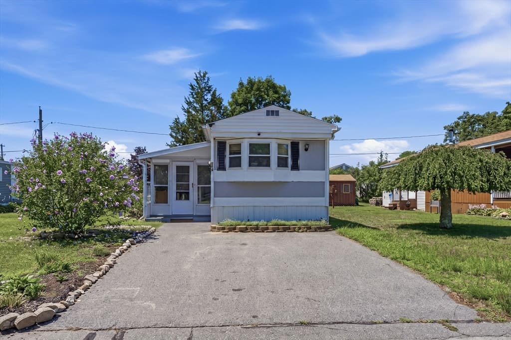 124 Mayflower Avenue, Taunton MA 02780