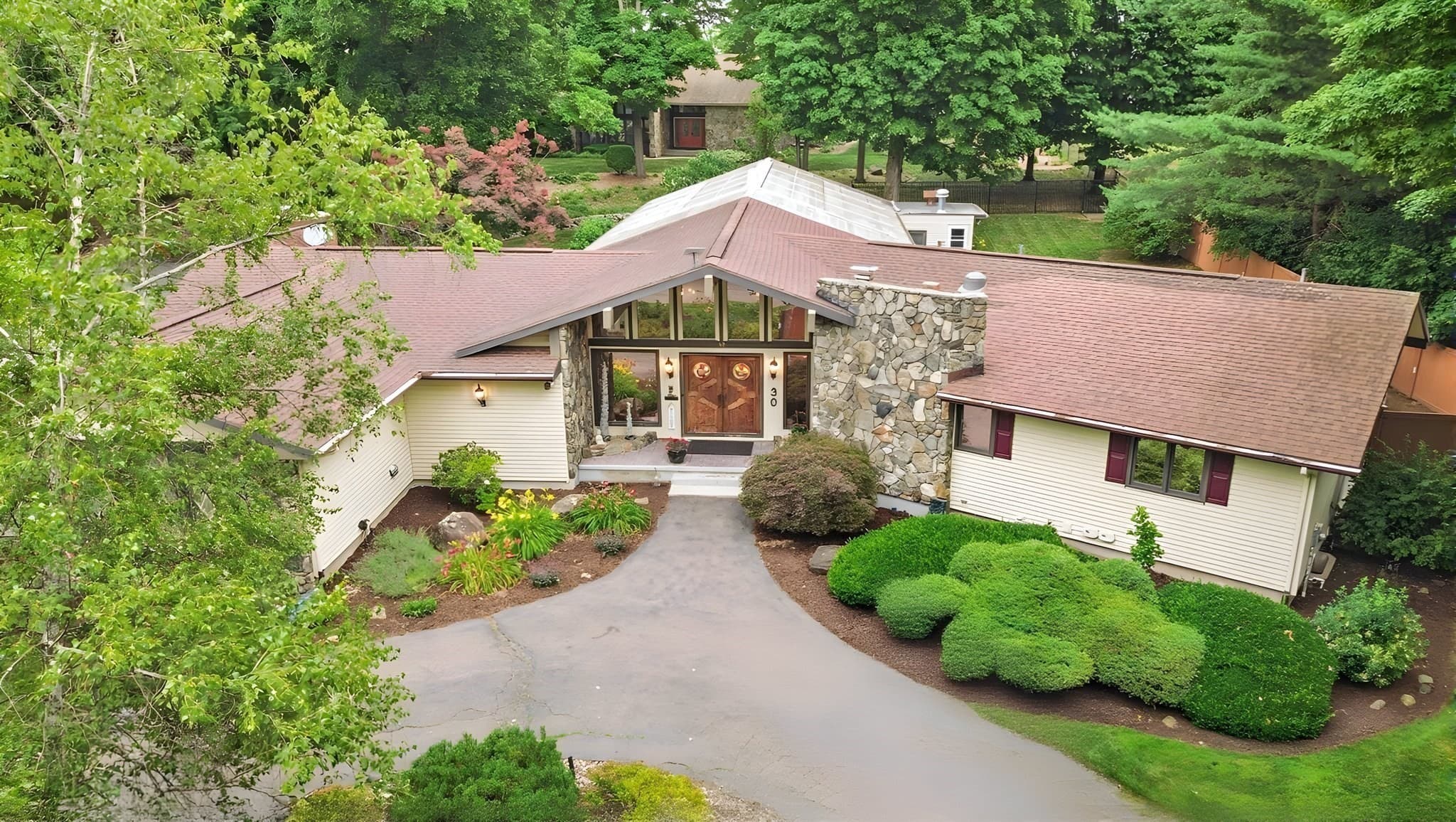 30 Dicsal Ln, Holyoke MA 01040