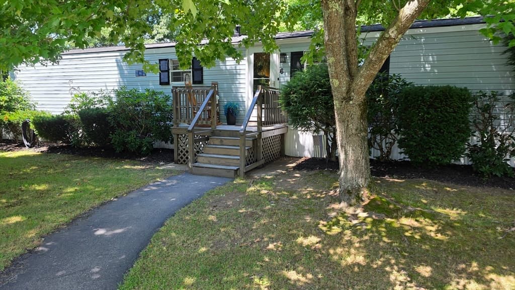6 Saturn Ln, Nashua NH 03062