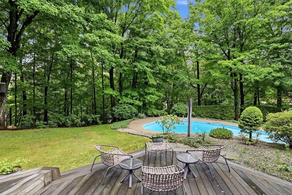 3 Hilltop Dr, Wilbraham MA 01095 photo 8
