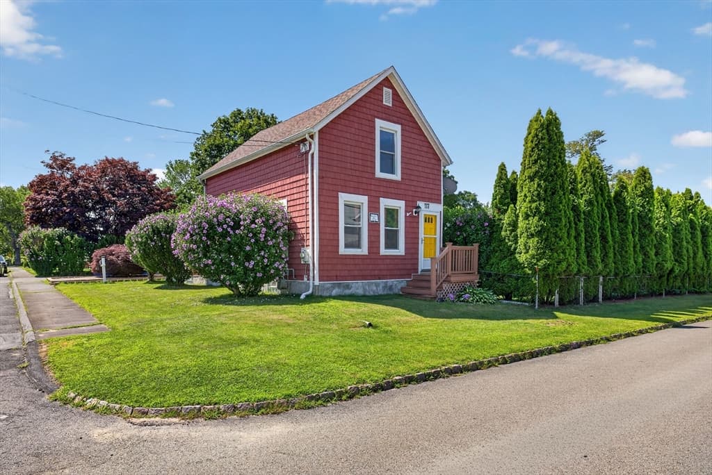 117 Bridge St, Fairhaven MA 02719