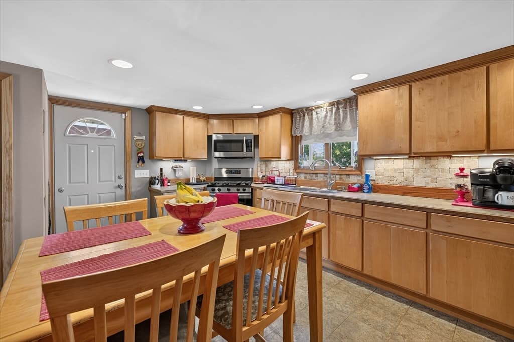 117 Bridge St, Fairhaven MA 02719 photo 9
