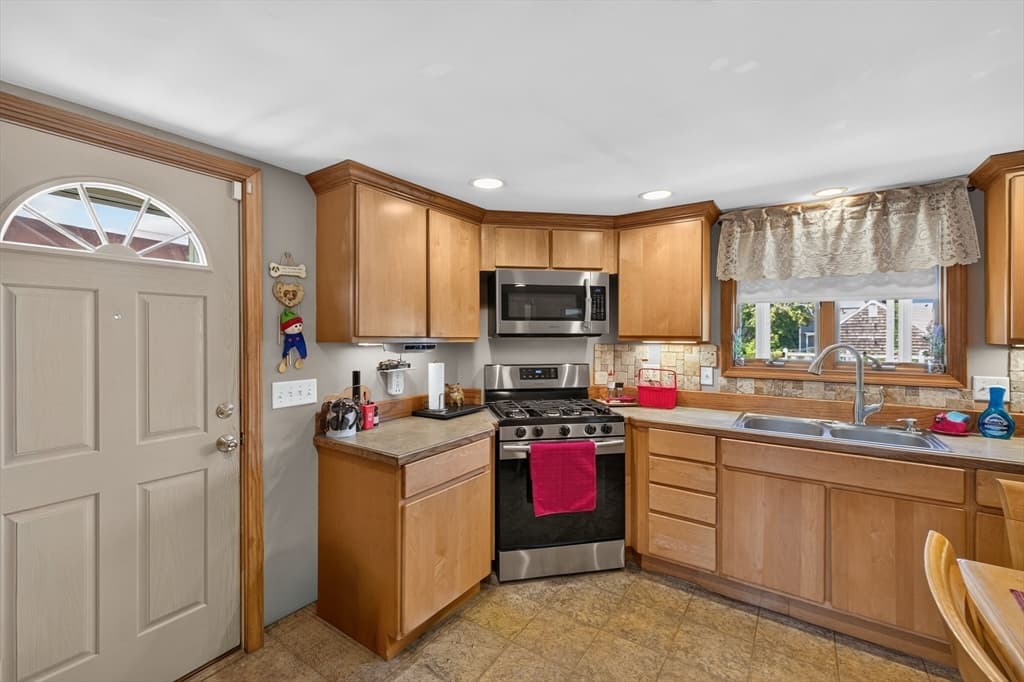 117 Bridge St, Fairhaven MA 02719 photo 8