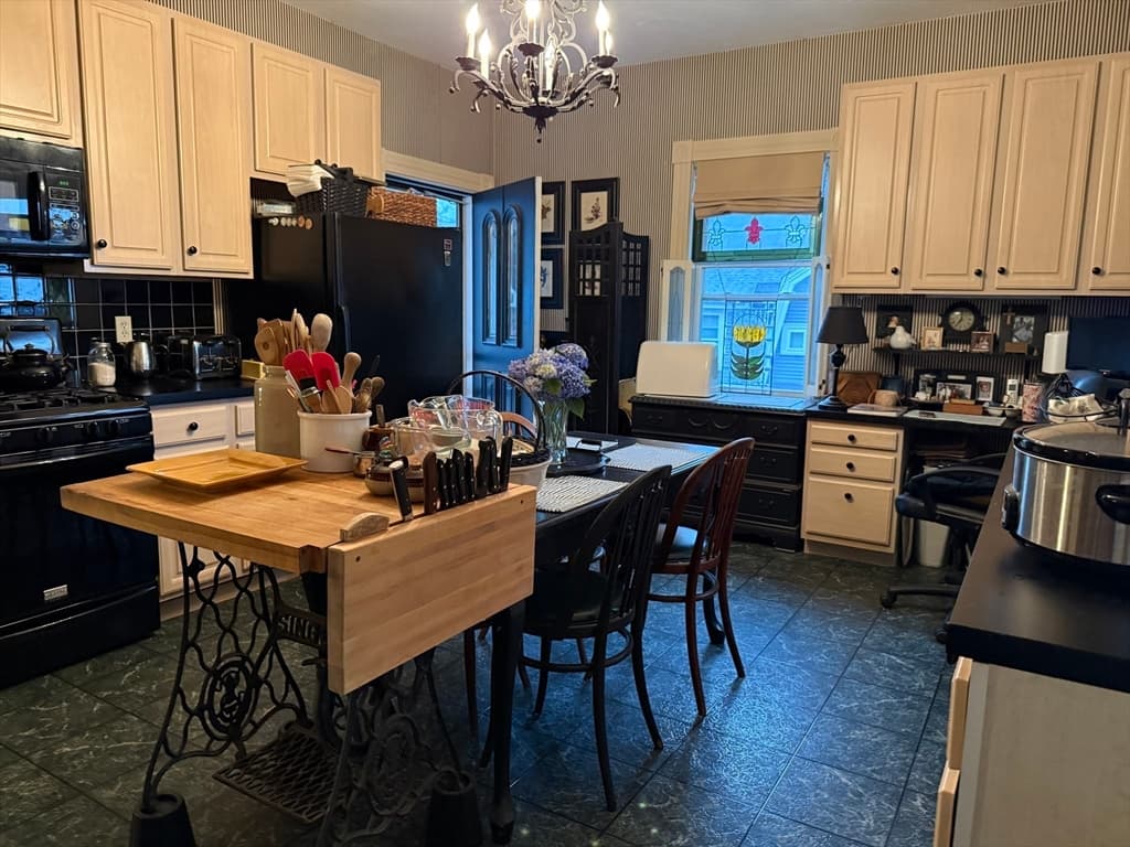 8 Hawes St, Fitchburg MA 01420 photo 6