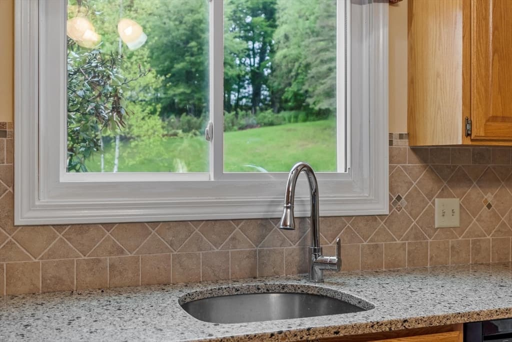 29 Rinnock Rd, Fitchburg MA 01420 photo 13