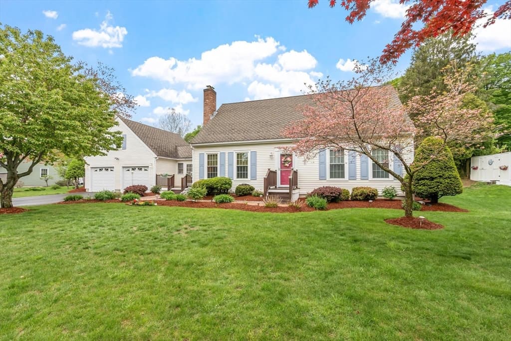 29 Rinnock Rd, Fitchburg MA 01420
