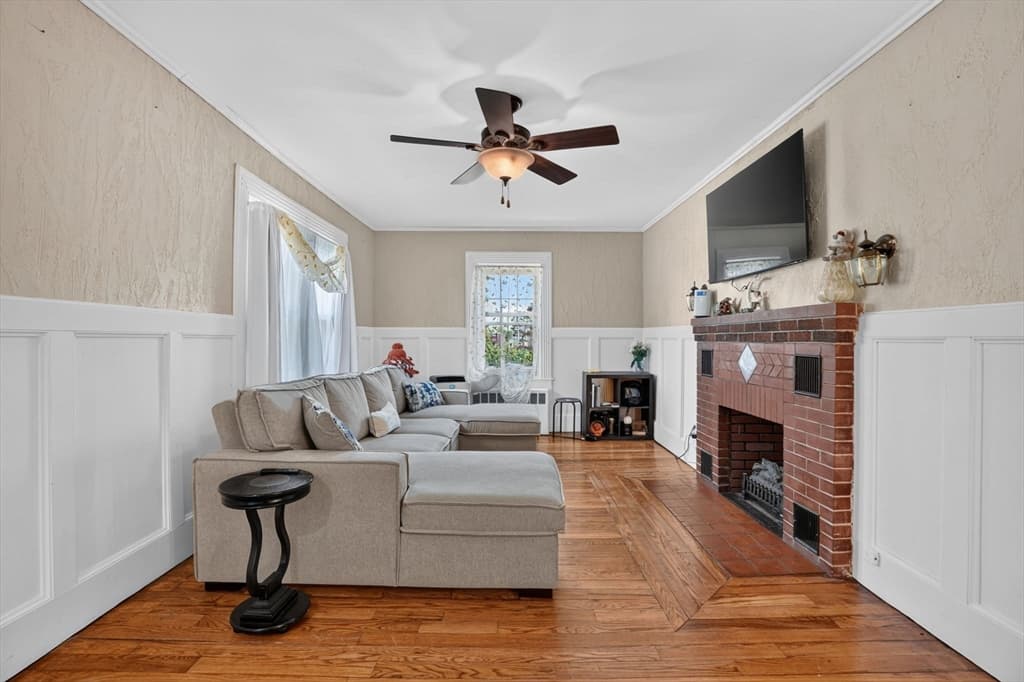 22 Fruit St, Leominster MA 01453 photo 6