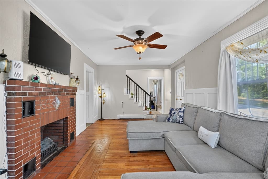 22 Fruit St, Leominster MA 01453 photo 7