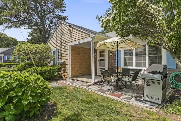 Condominium at 230 Gosnold, Barnstable MA 02601, photo 2 of 40