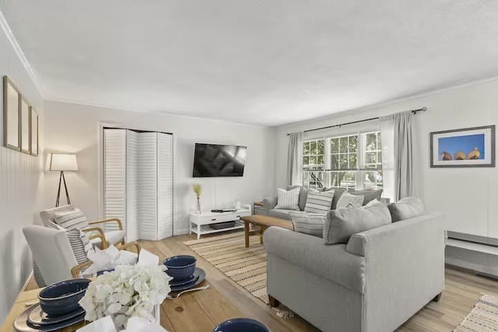 Condominium at 230 Gosnold, Barnstable MA 02601, photo 10 of 40