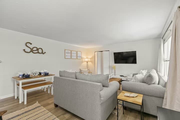 Condominium at 230 Gosnold, Barnstable MA 02601, photo 11 of 40