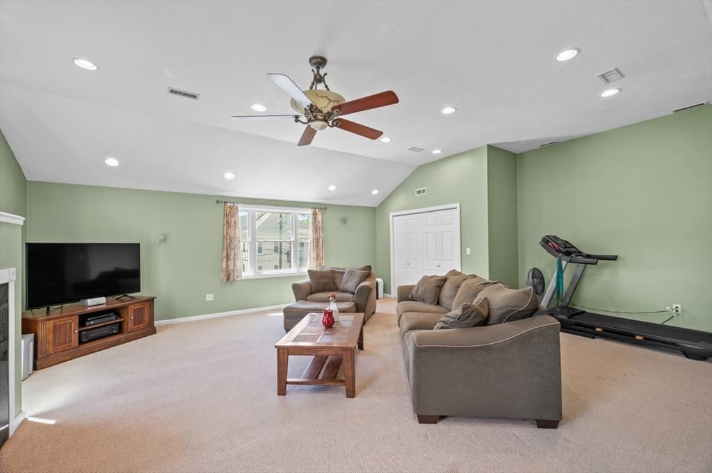 11 Fleming St, Lowell MA 01851 photo 2
