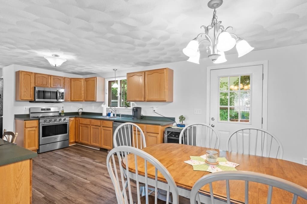 11 Fleming St, Lowell MA 01851 photo 3