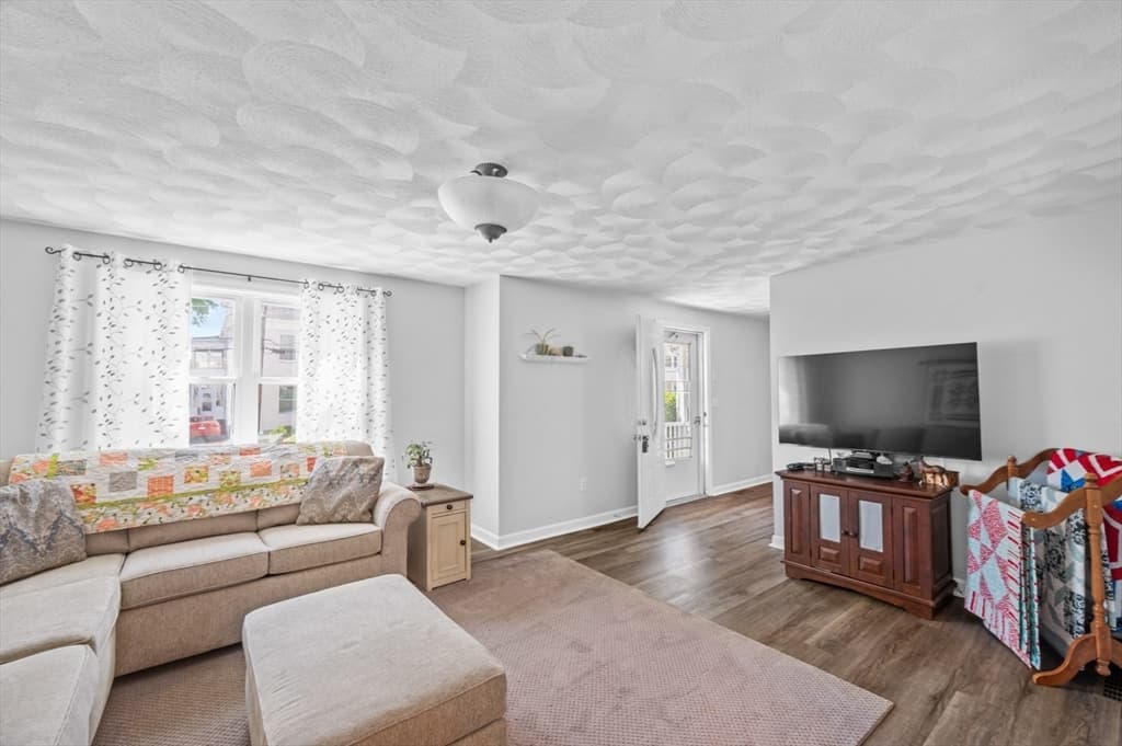 11 Fleming St, Lowell MA 01851 photo 8