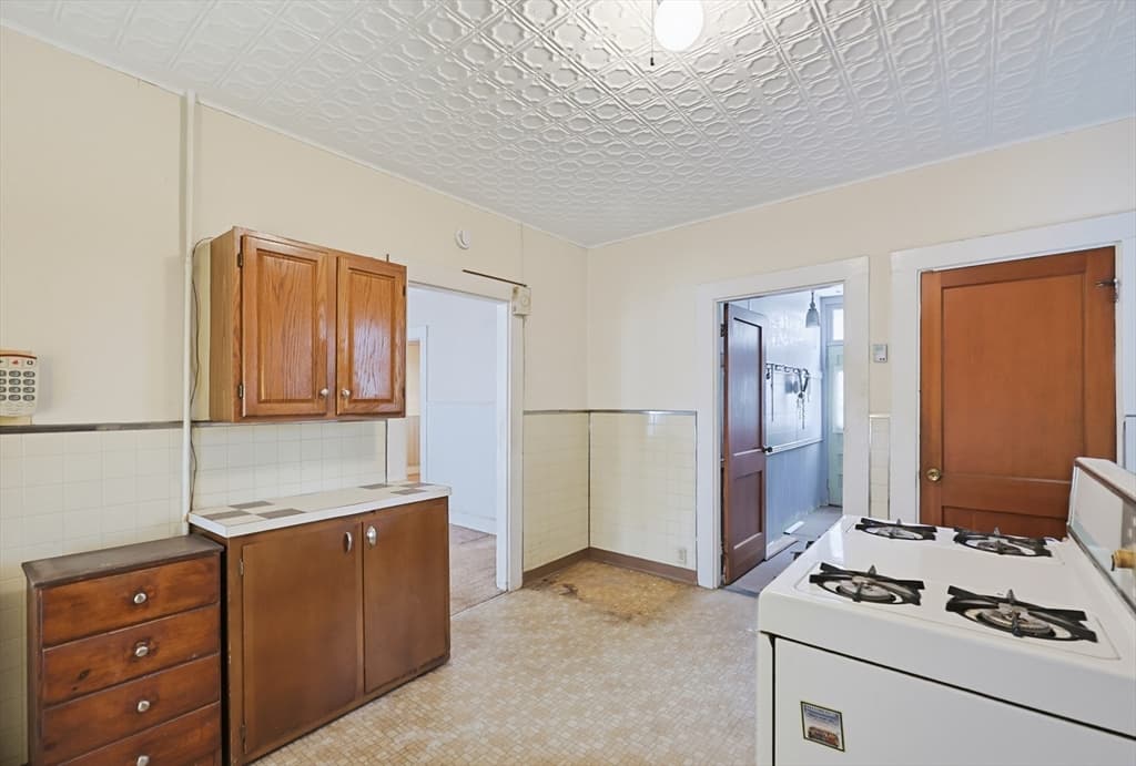 101 Winthrop St, Brockton MA 02301 photo 9
