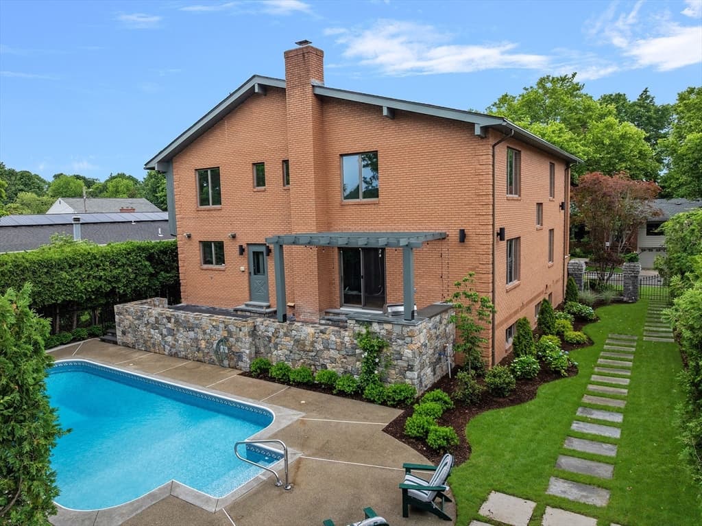 14 Maxcy Dr, Providence RI 02906 photo 4