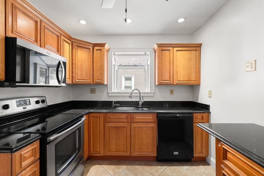 12 Hopewell Rd, Boston MA 02136 photo 8