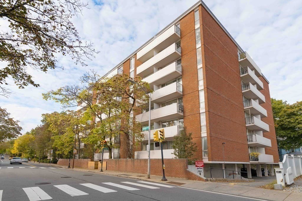 29 Concord Ave. # 212, Cambridge MA 02138