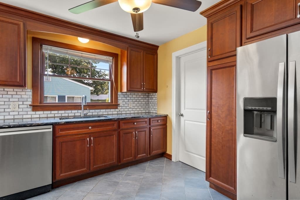 32 Wilmont St, Chicopee MA 01013 photo 8