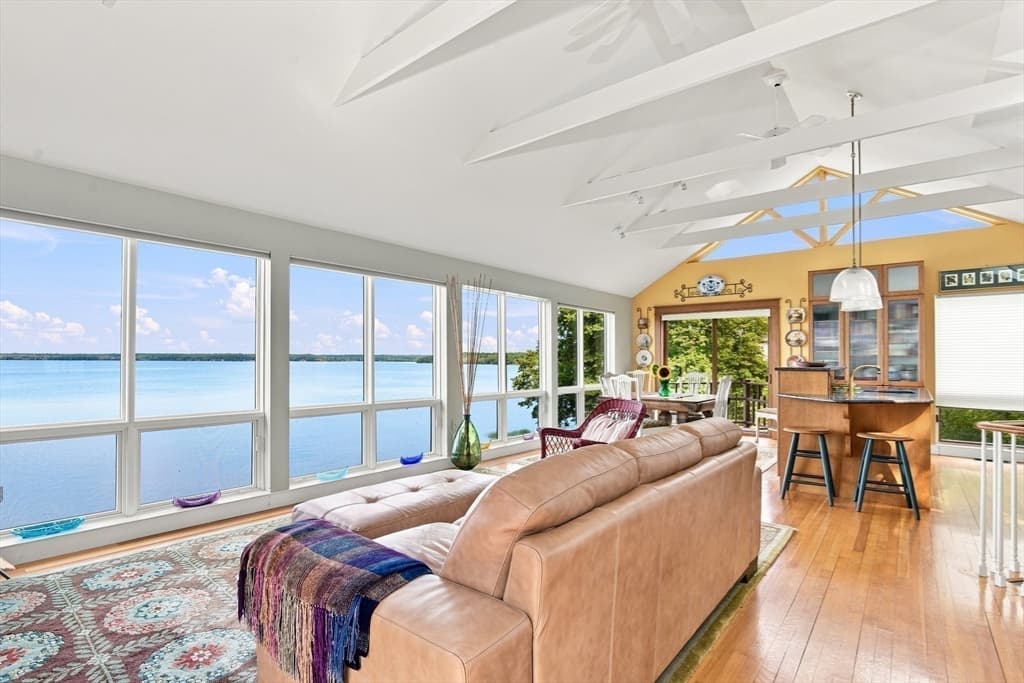 15 Pine Blf, Lakeville MA 02347
