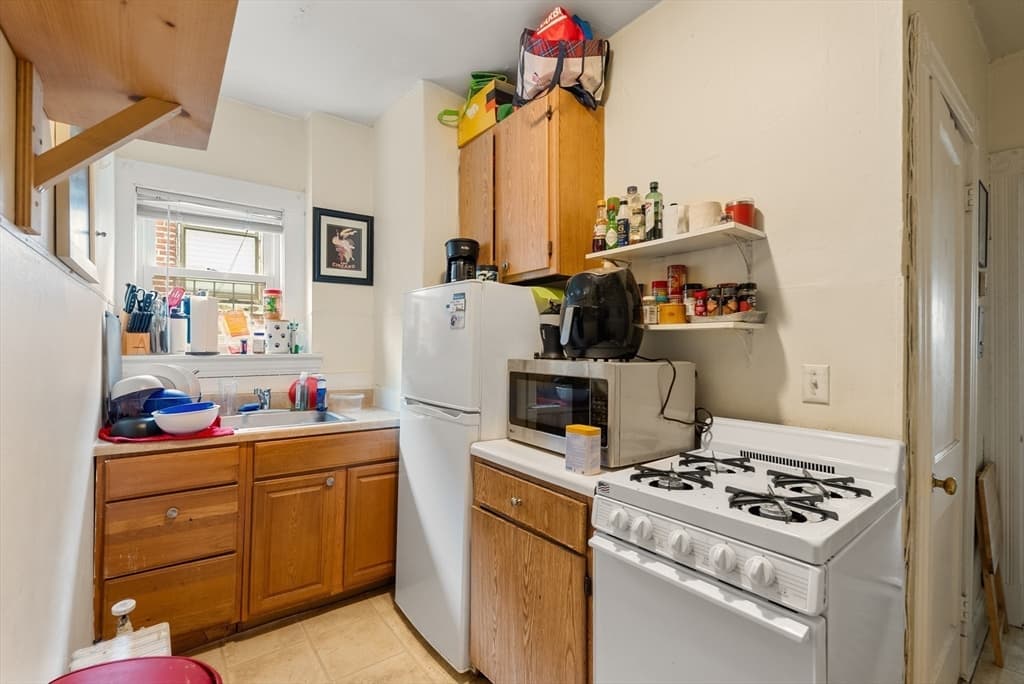 185-187 Lowell Street, Somerville MA 02144 photo 24