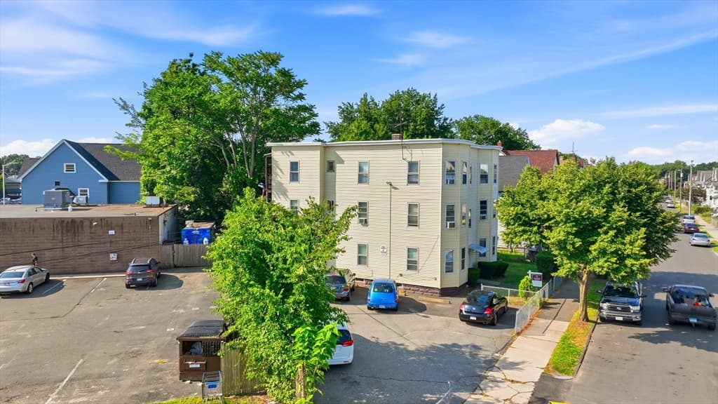 109 Grover St, Springfield MA 01104 photo 9