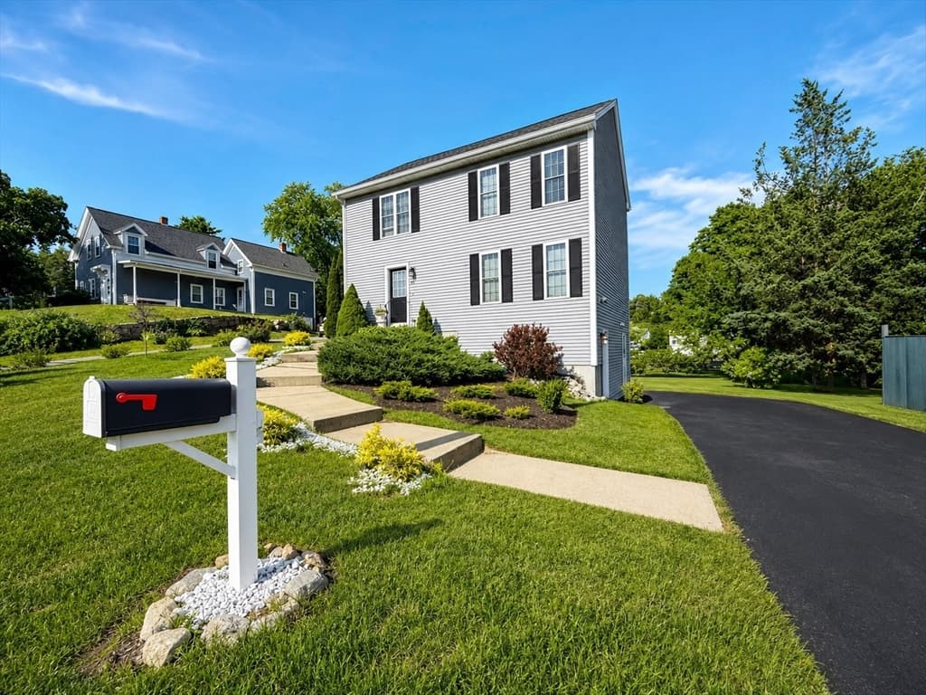 24 Beach St, Milford MA 01757