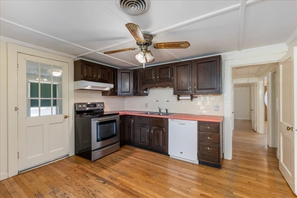 8 Luzitania Ave, Gloucester MA 01930 photo 10