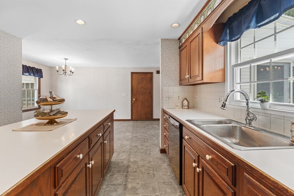 28 Pine Street, South Hadley MA 01075 photo 8