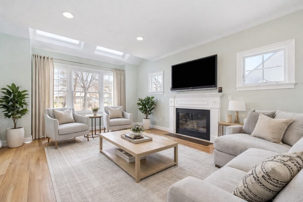Single Family Residence at 20 Coolidge Ave, Norwood MA 02062, Norwood, photo 2 of 28