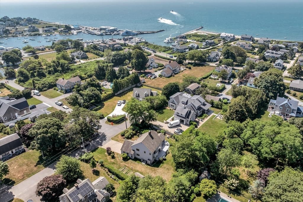 89 Belvidere Road, Falmouth MA 02540