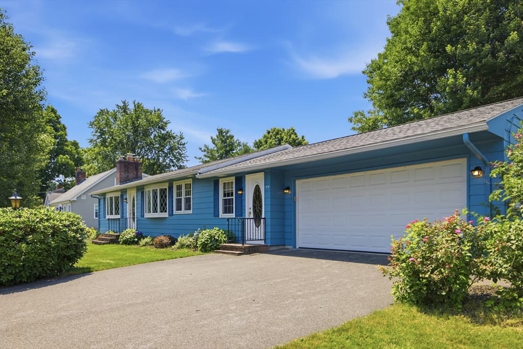 159 Mountainview Rd, East Longmeadow MA 01028