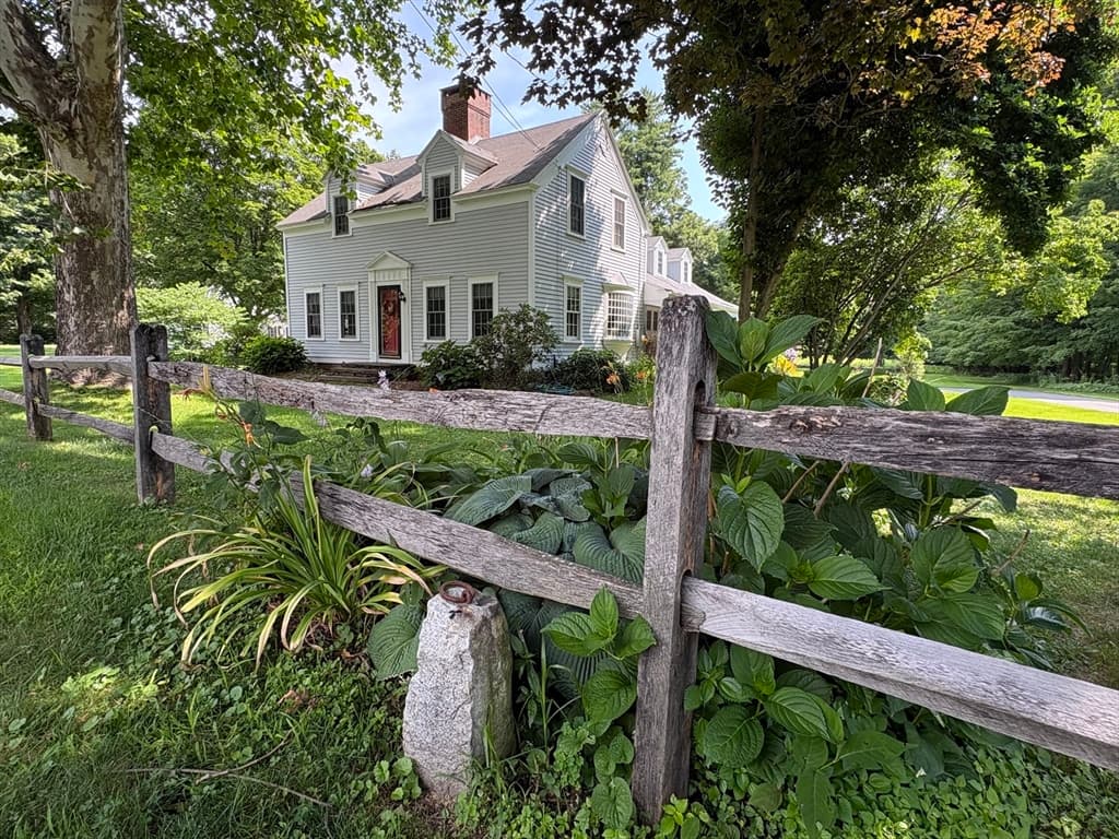 11 Green River Road, Greenfield MA 01301
