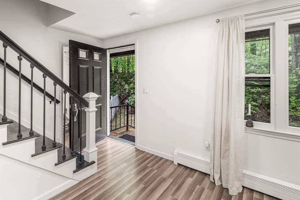 9 Colonial Rd, Sutton MA 01590 photo 2