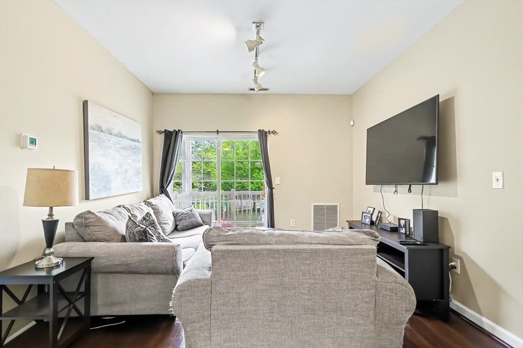 19 Hampshire Road # 205, Methuen MA 01844 photo 3